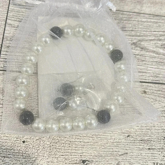 New Genuine Black Onyx/Pearls Stretch Bracelet And Earrings Set - Picture 3 of 5